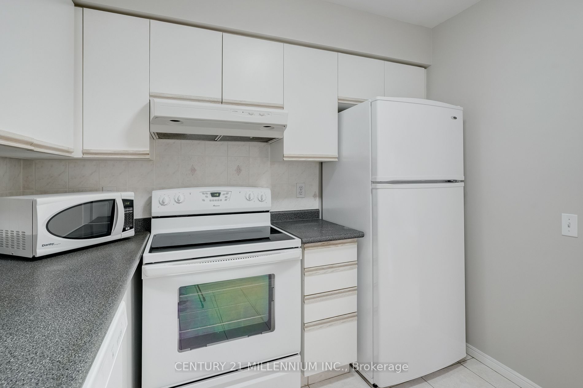 81 Townsgate Dr, #211