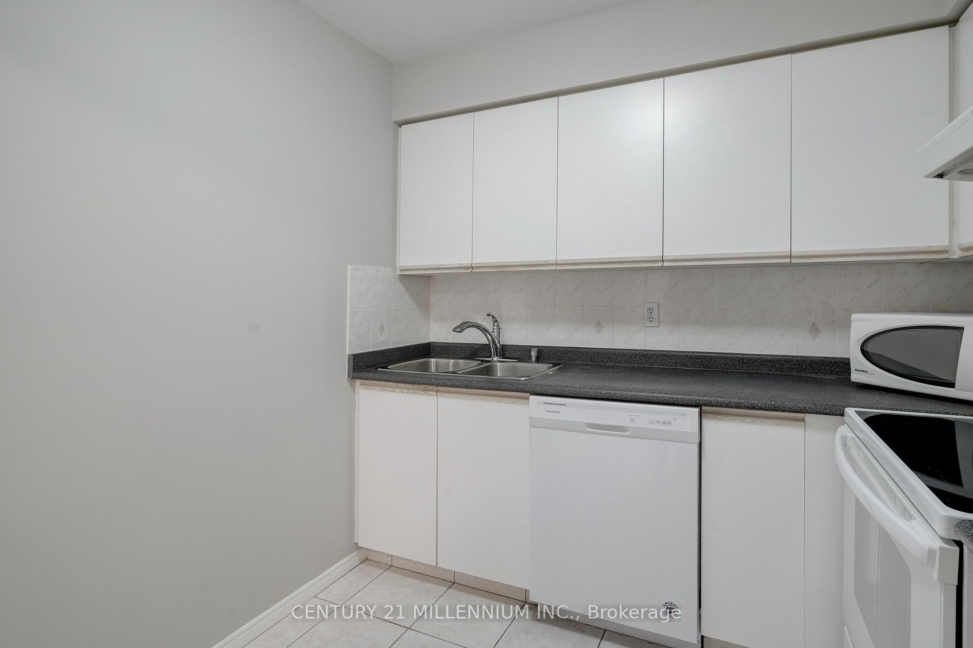 81 Townsgate Dr, #211
