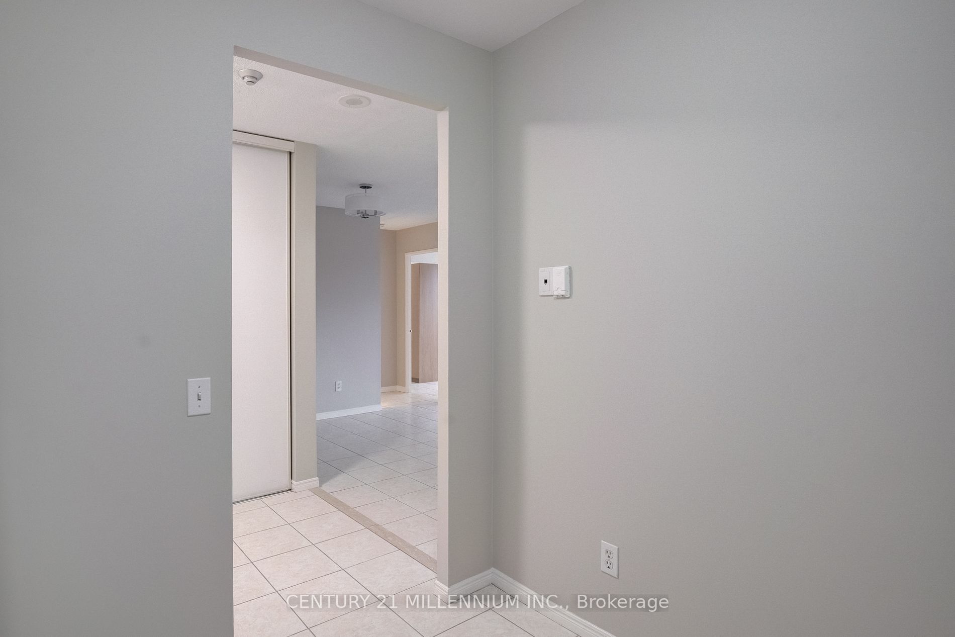 81 Townsgate Dr, #211