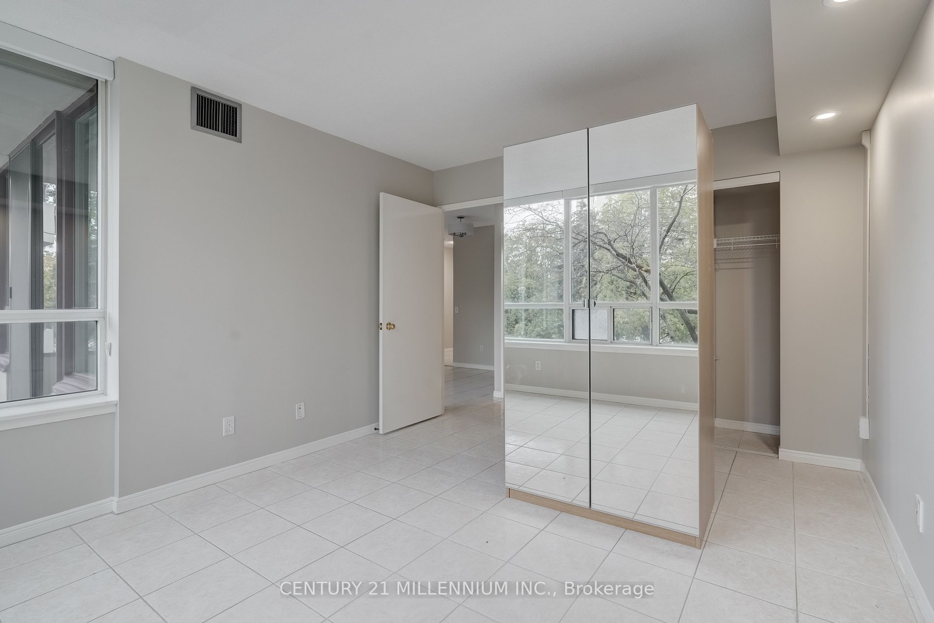 81 Townsgate Dr, #211