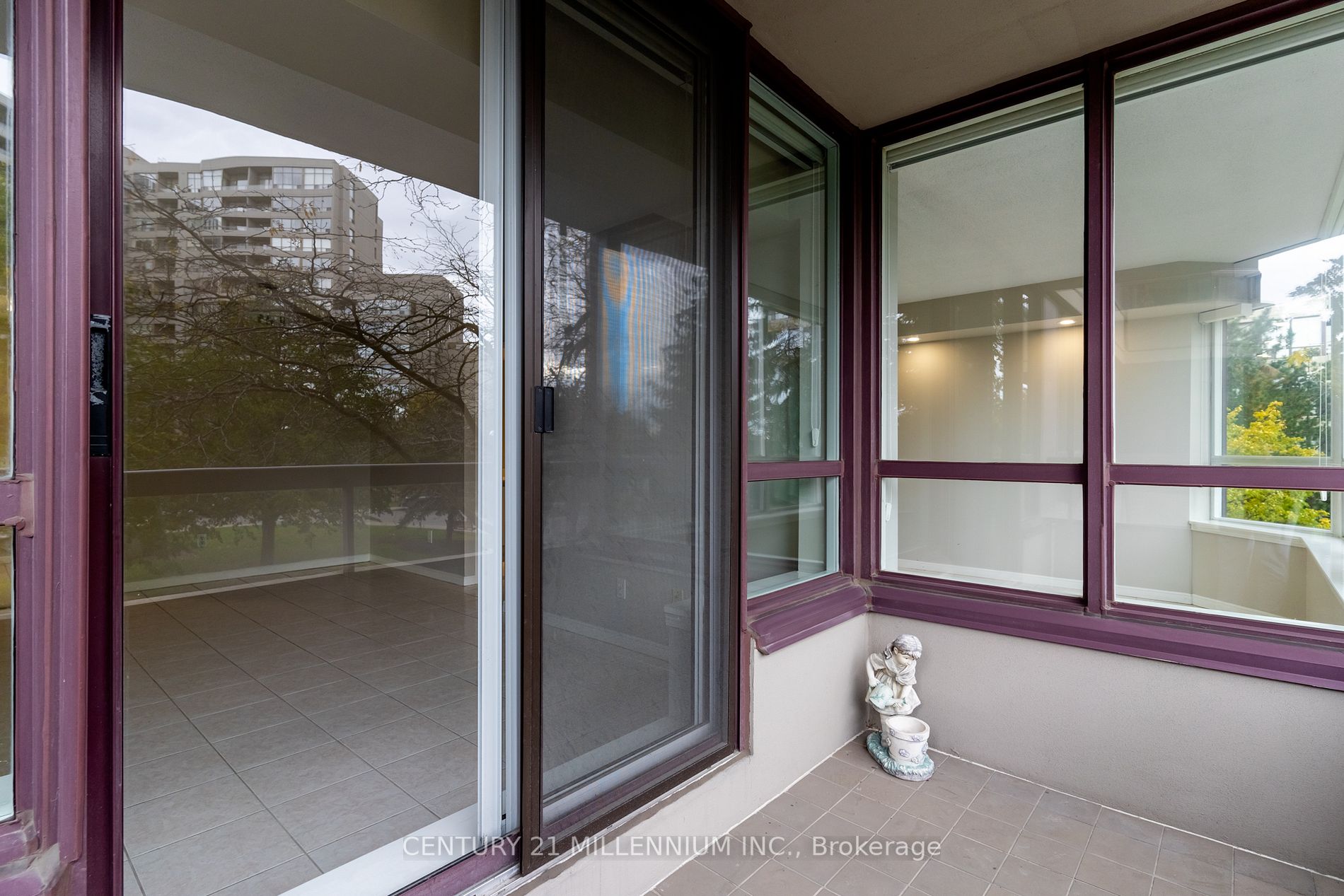 81 Townsgate Dr, #211