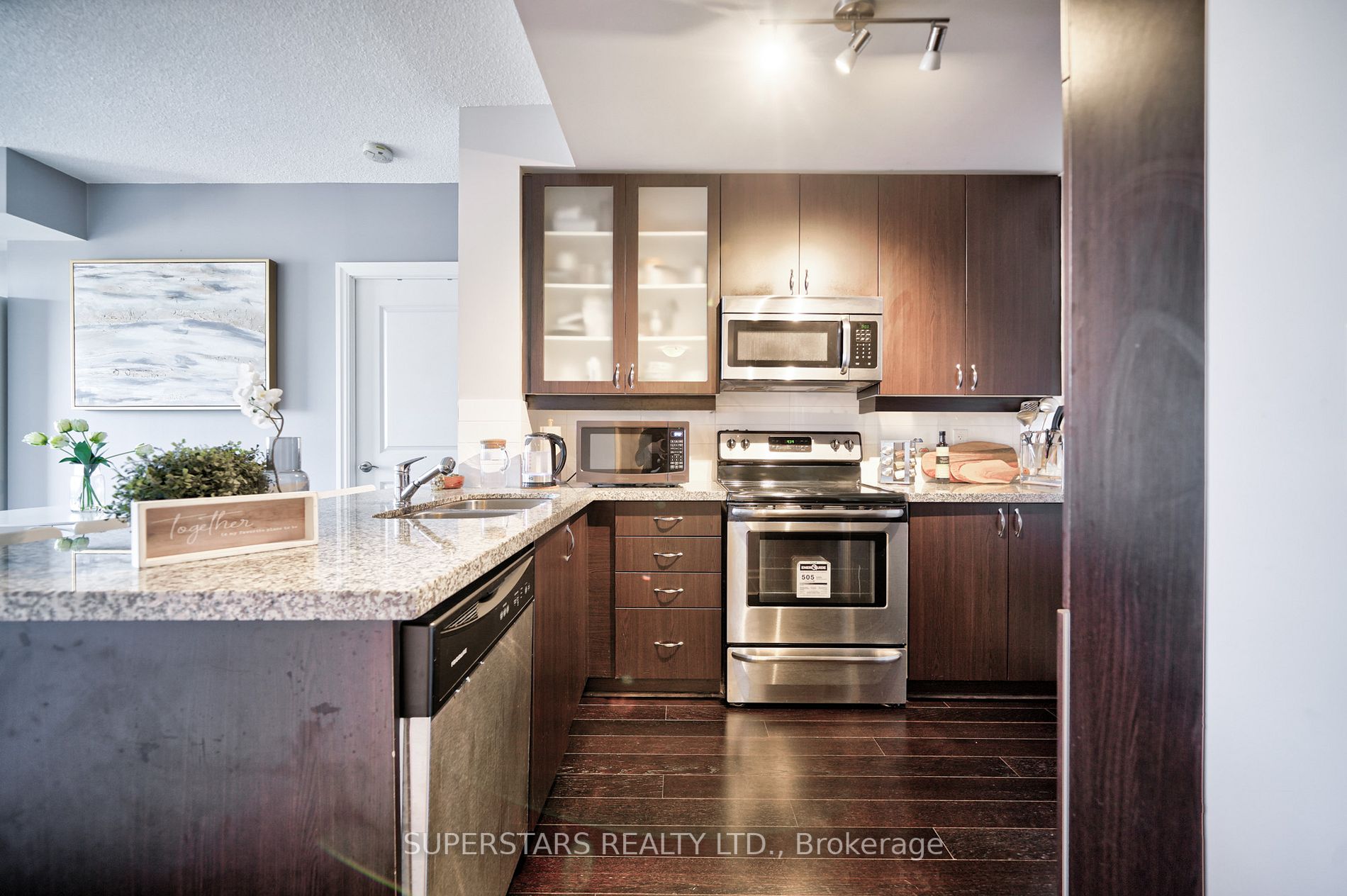 111 Upper Duke Crescent, #904