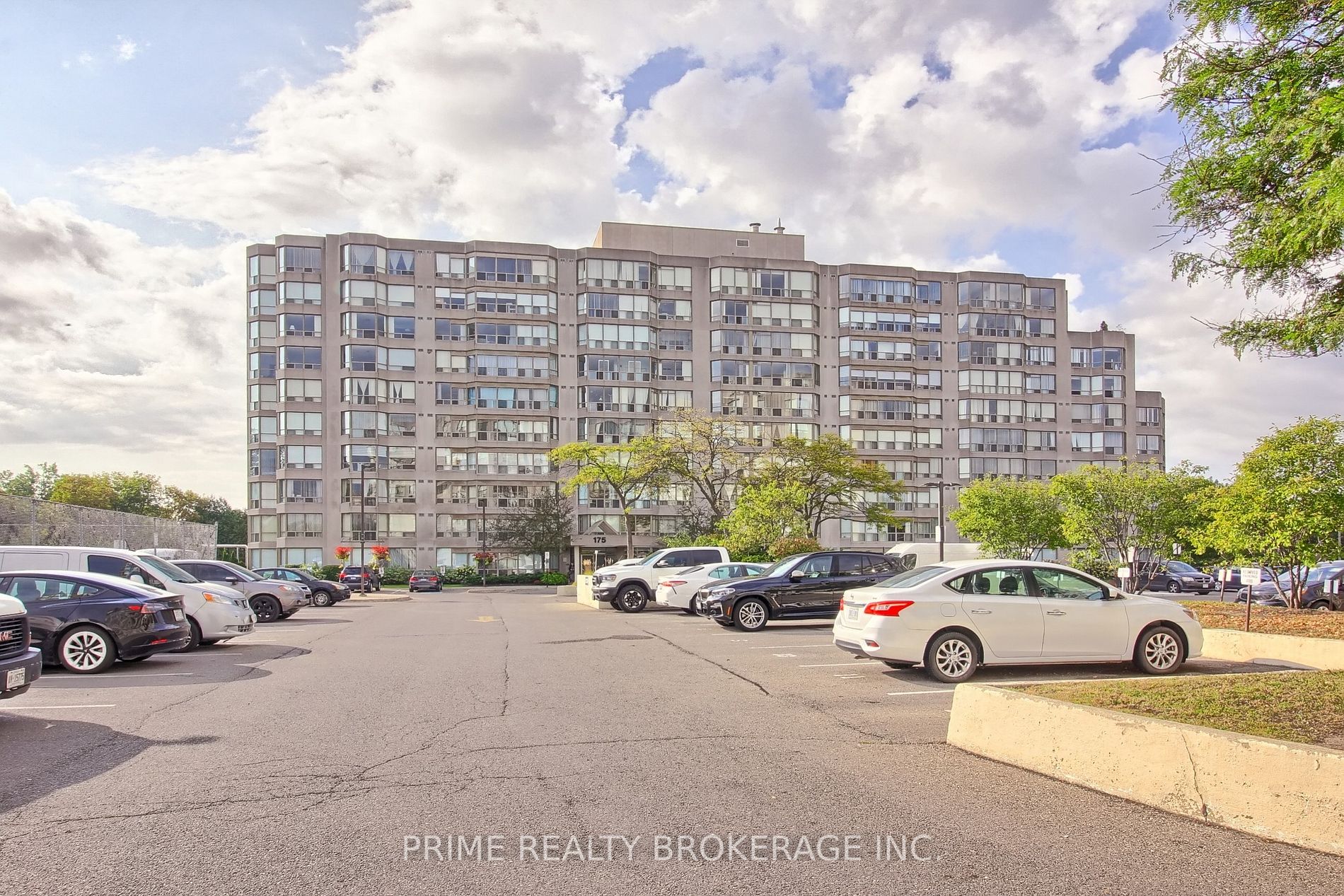 175 Cedar Ave, #801
