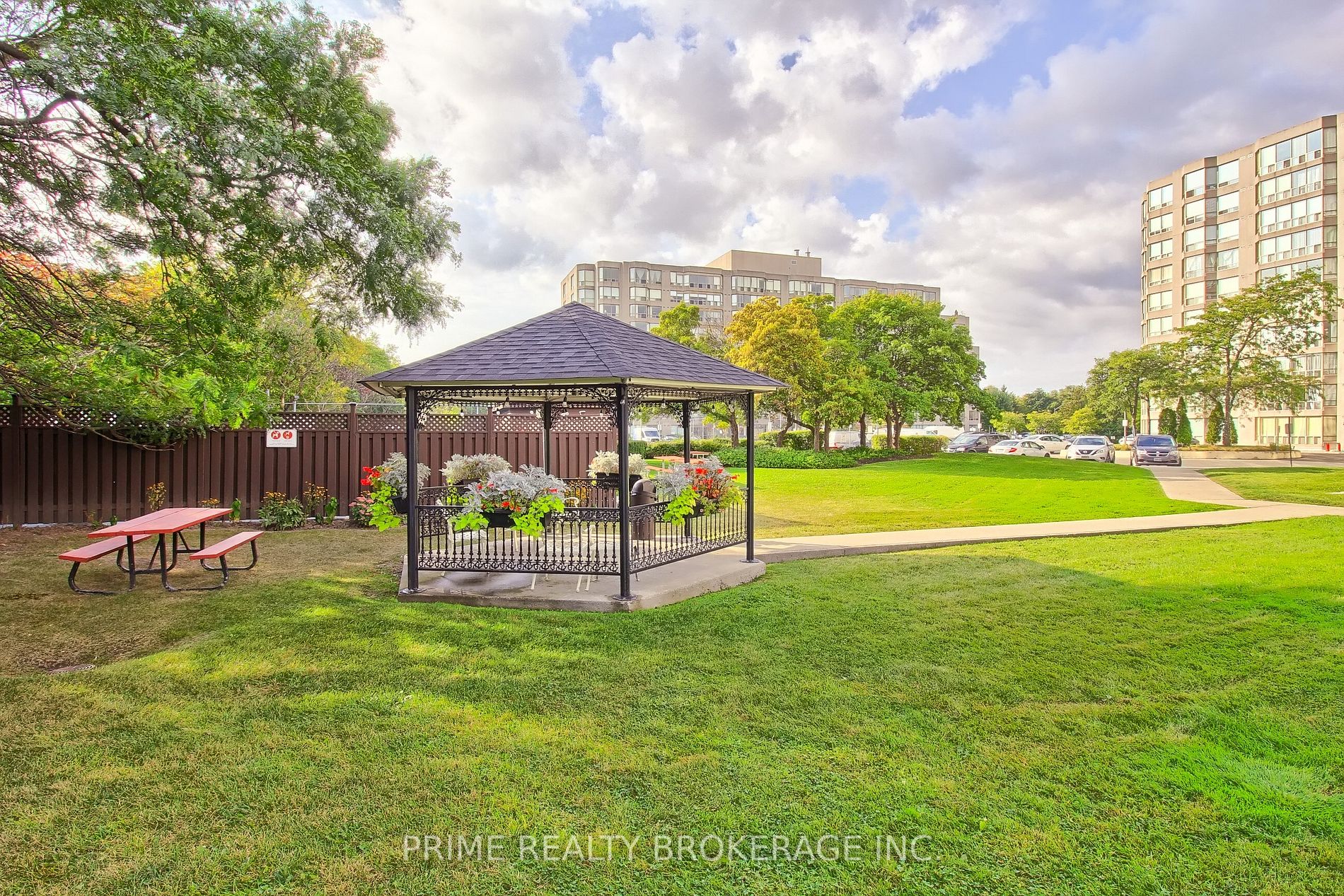 175 Cedar Avenue, #801