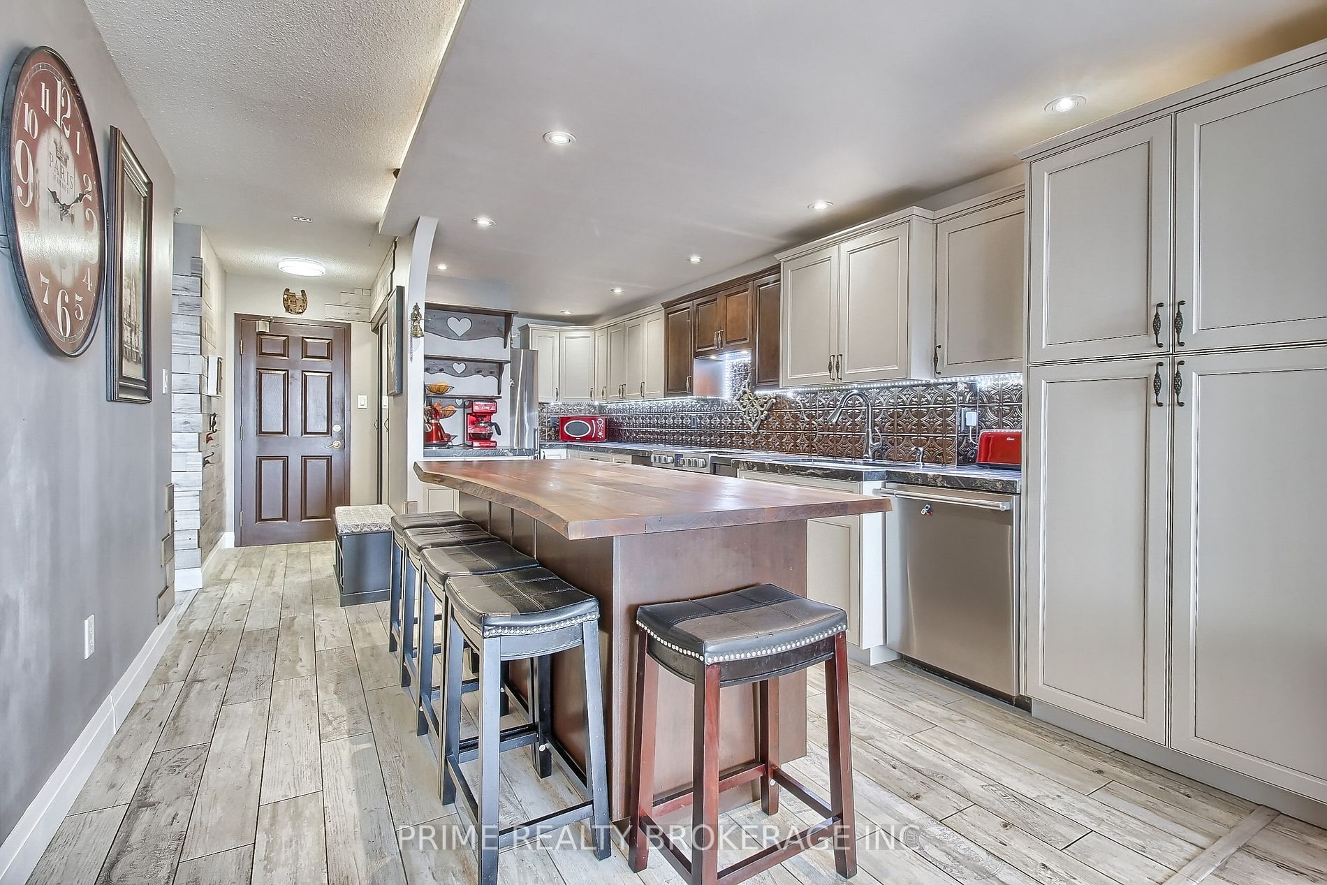 175 Cedar Avenue, #801
