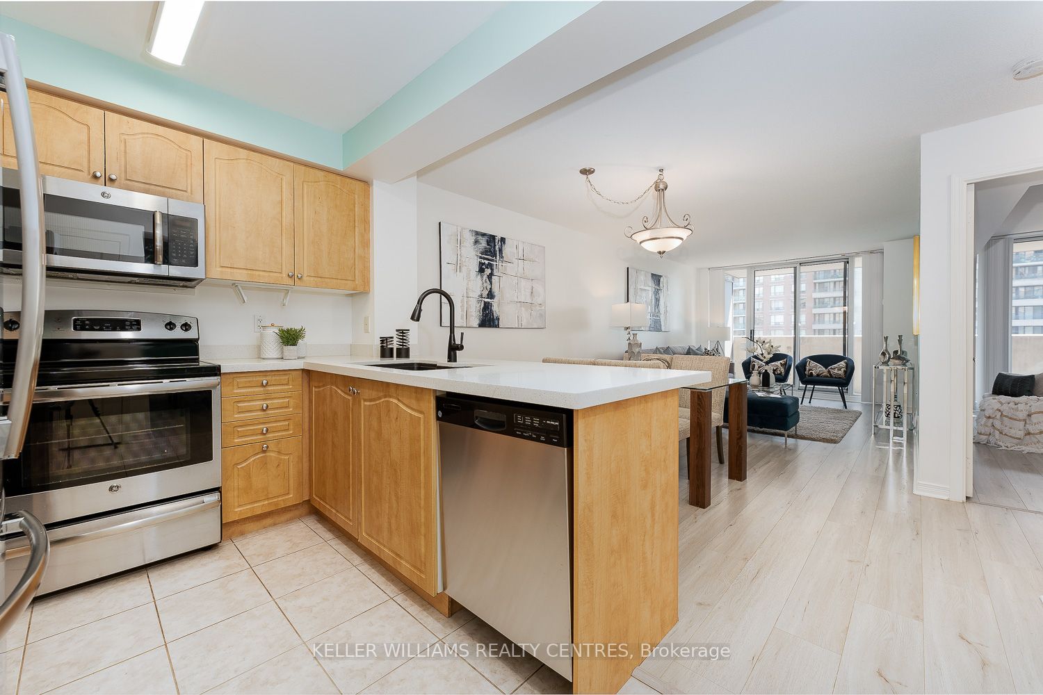 350 Red Maple Rd, #411