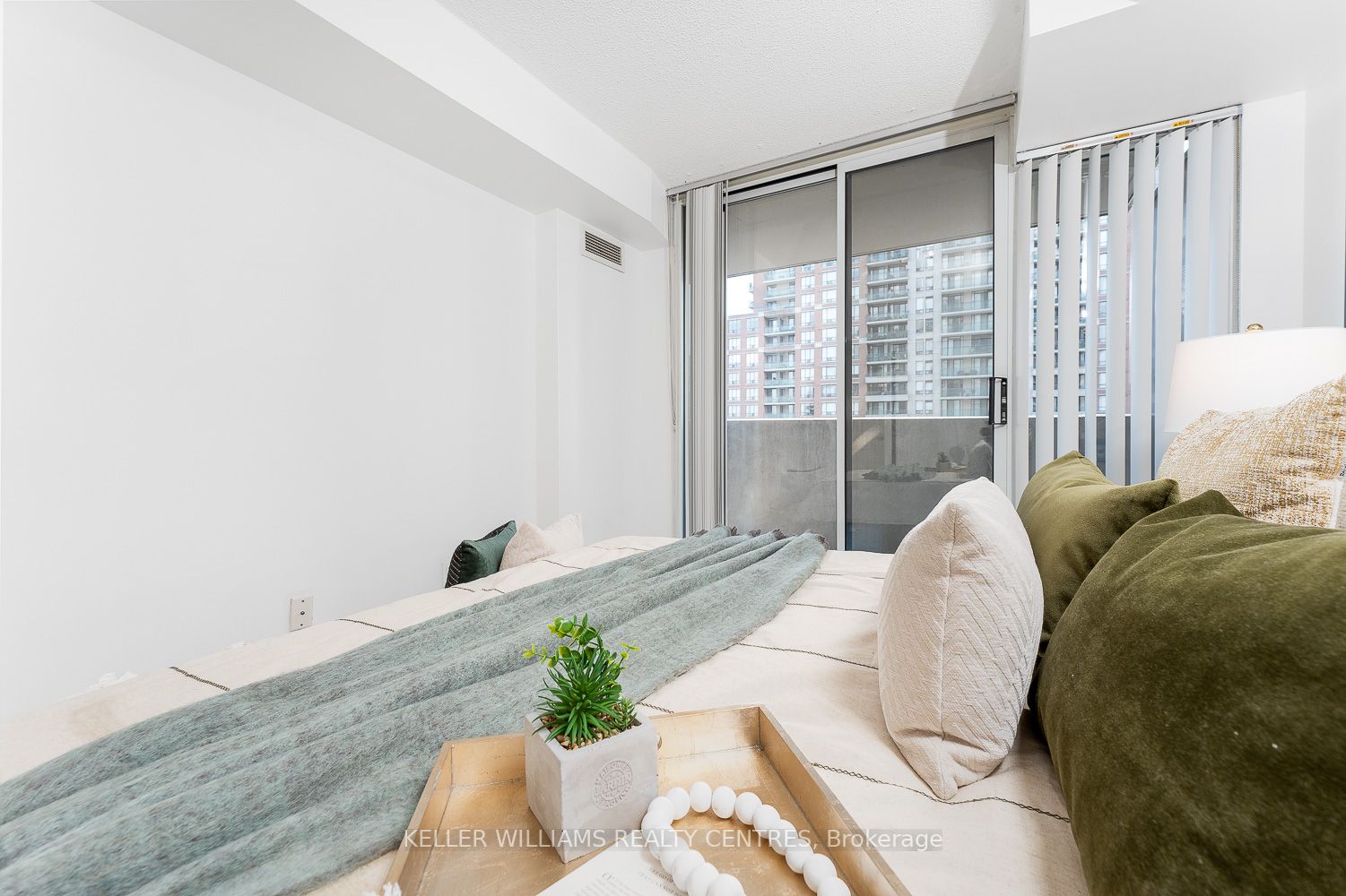 350 Red Maple Rd, #411