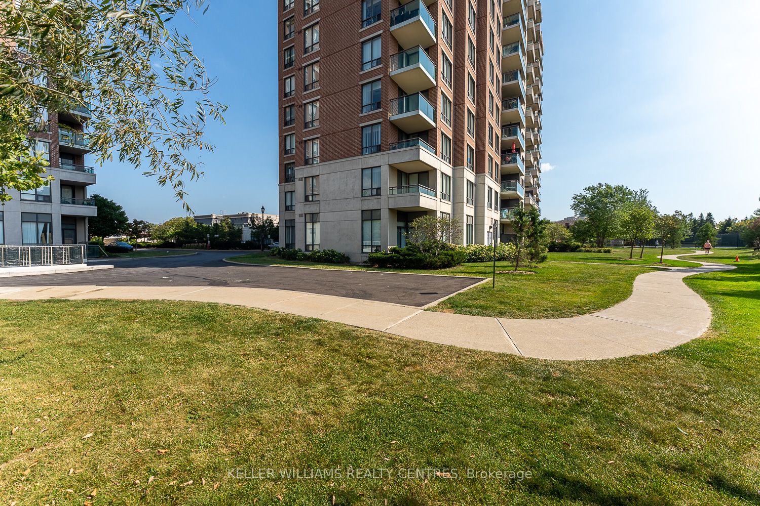 350 Red Maple Rd, #411