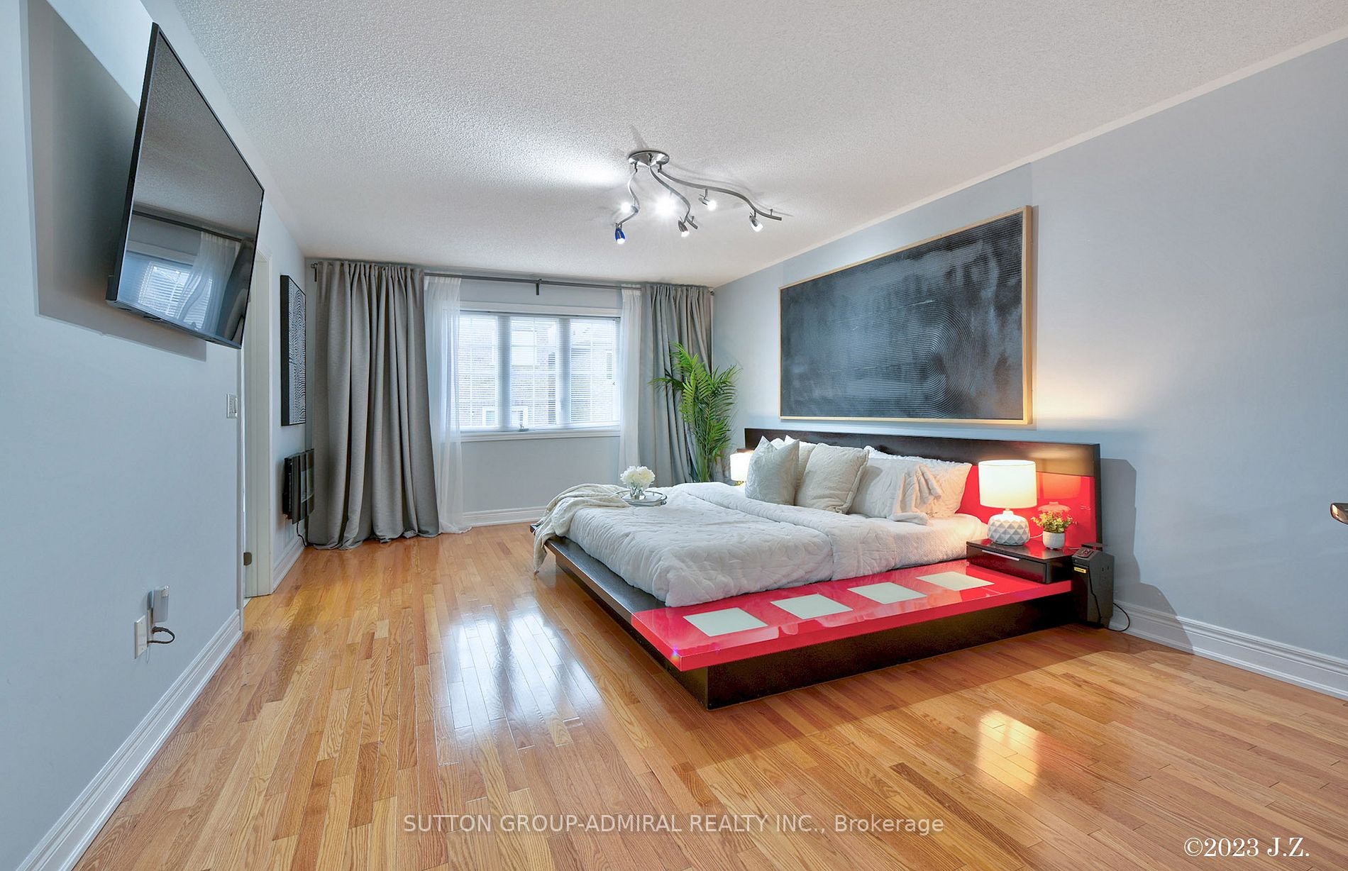 32 Daniel Bram Dr