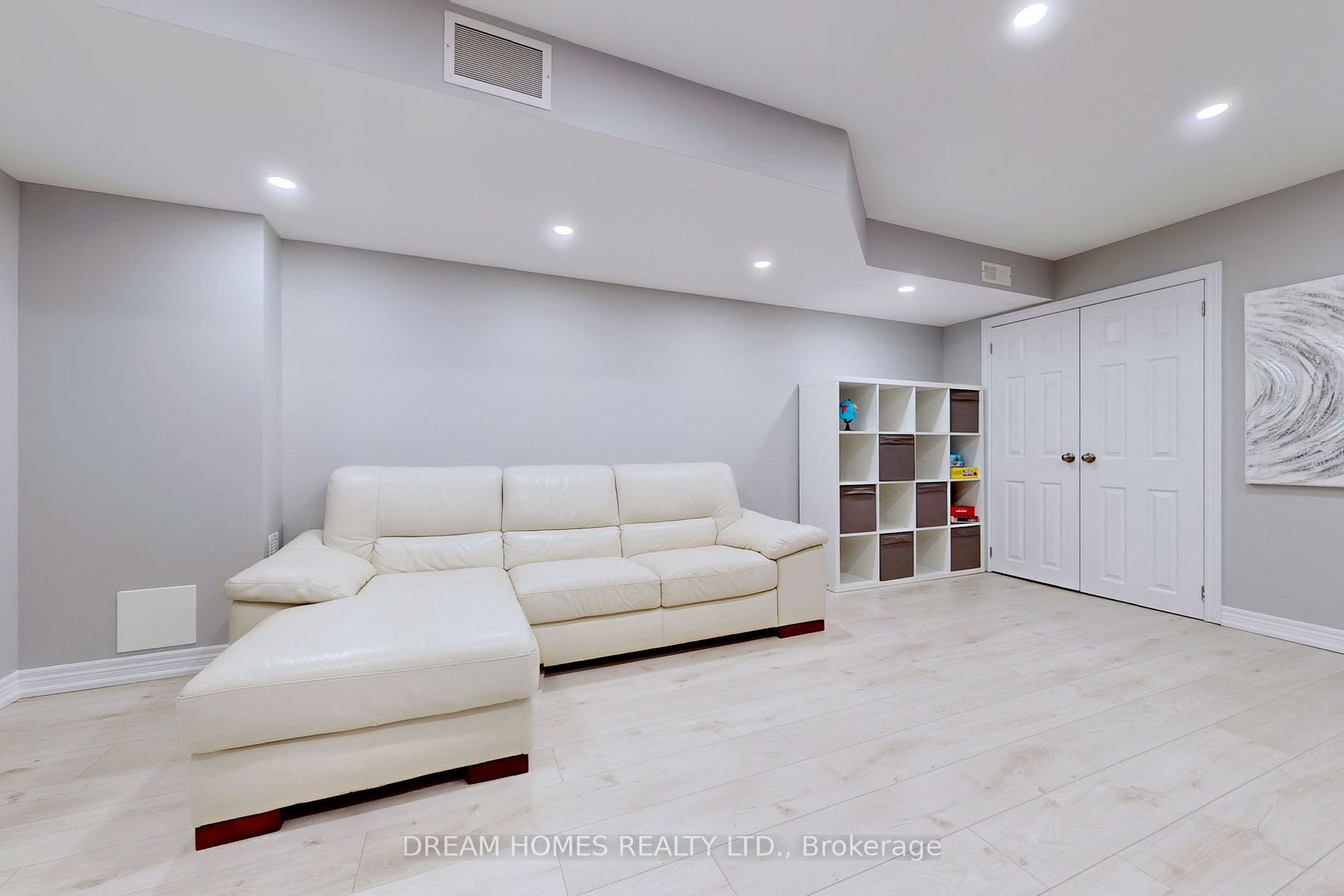 82 Betony Dr