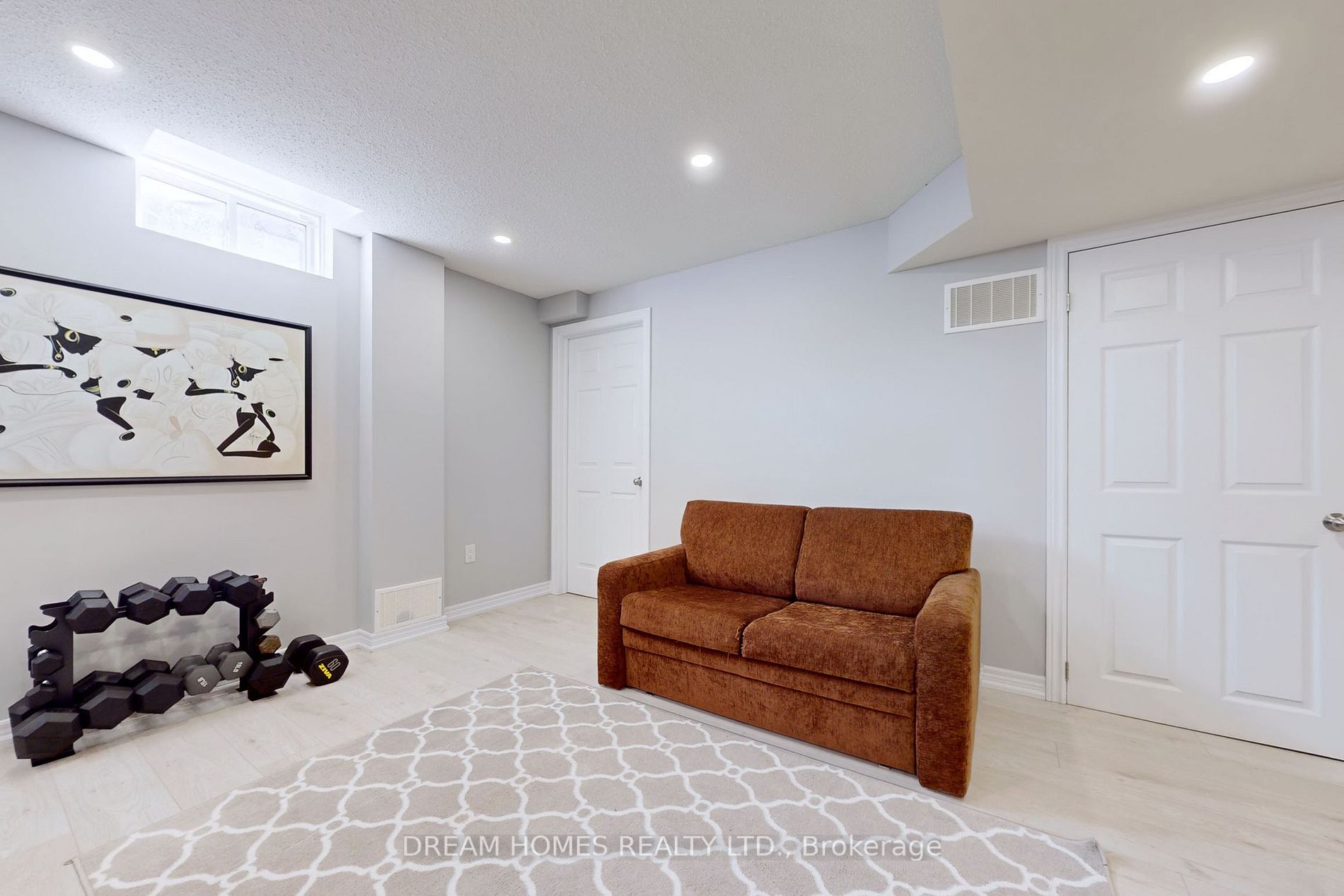 82 Betony Dr