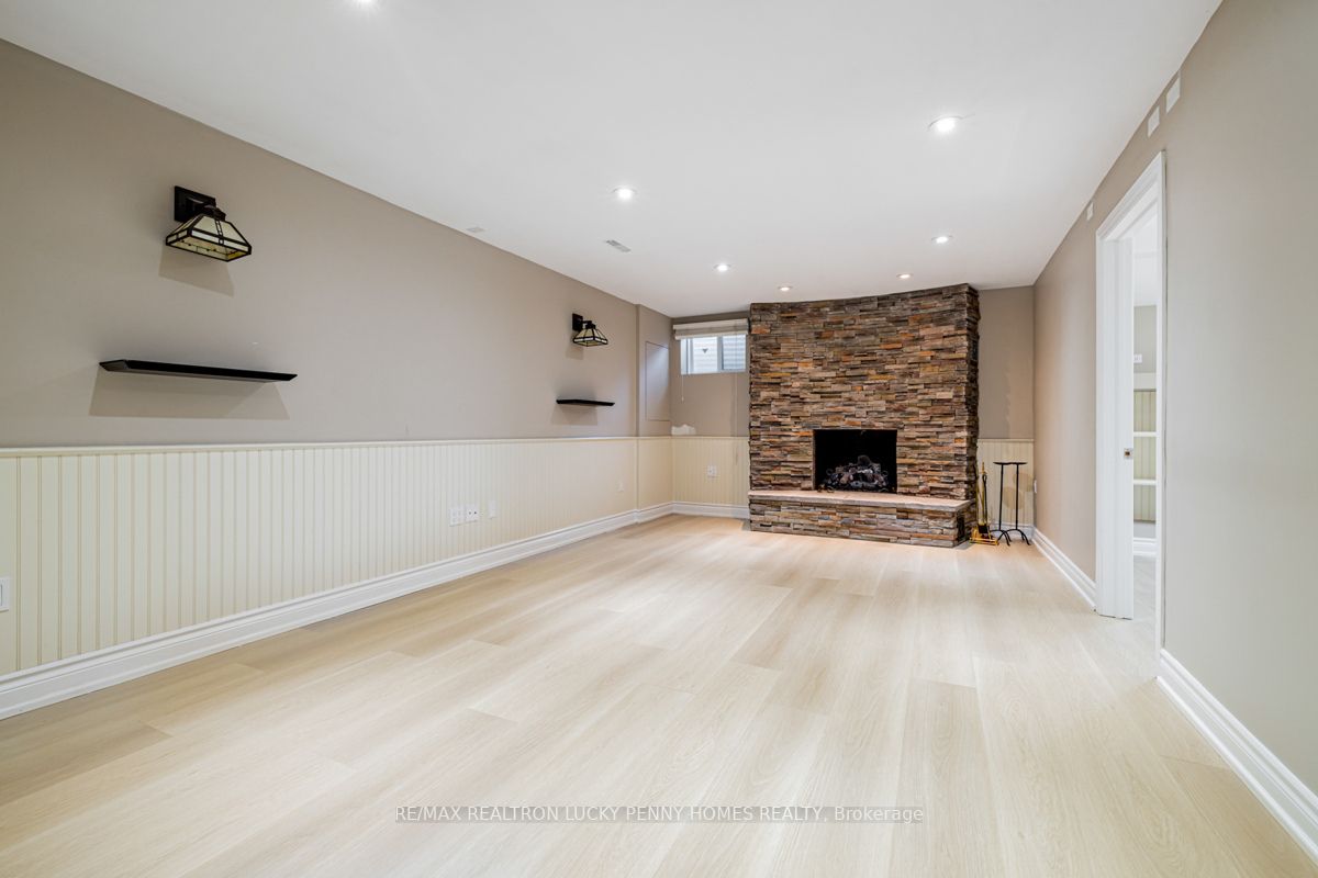 1 Blue Grass Dr