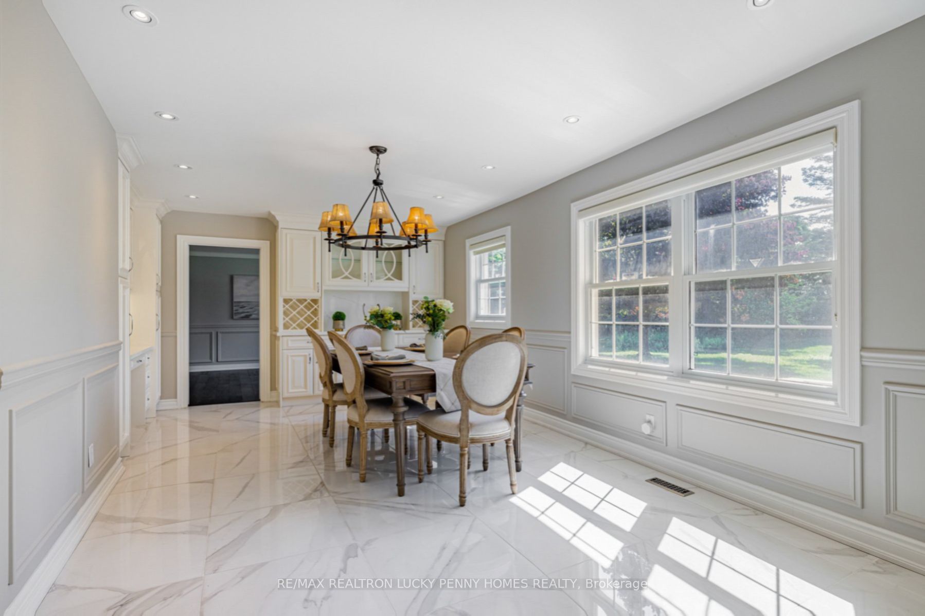 1 Blue Grass Dr