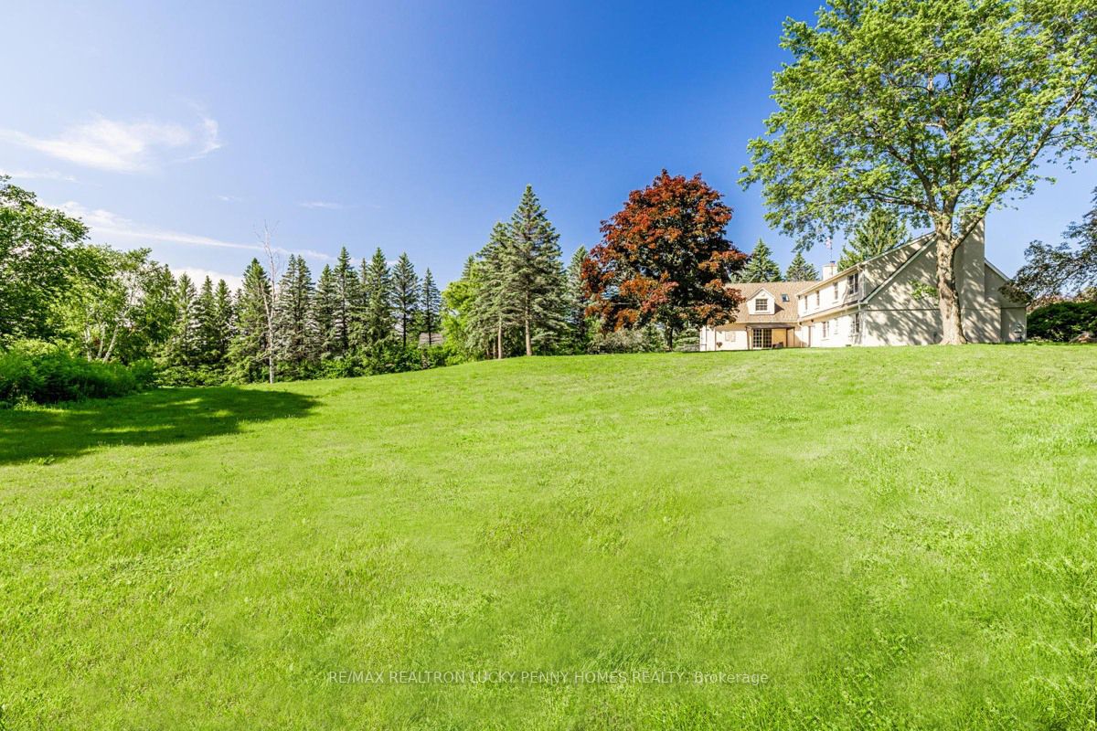 1 Blue Grass Dr