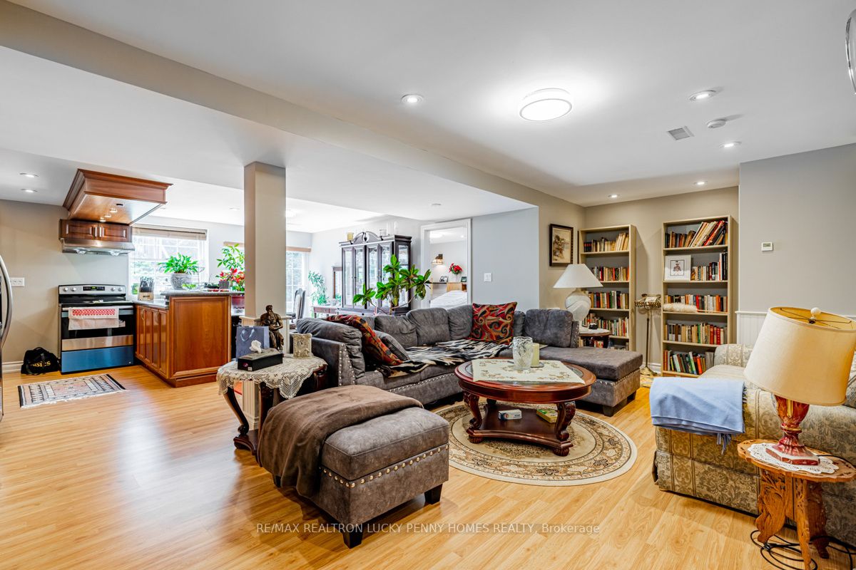 1 Blue Grass Dr