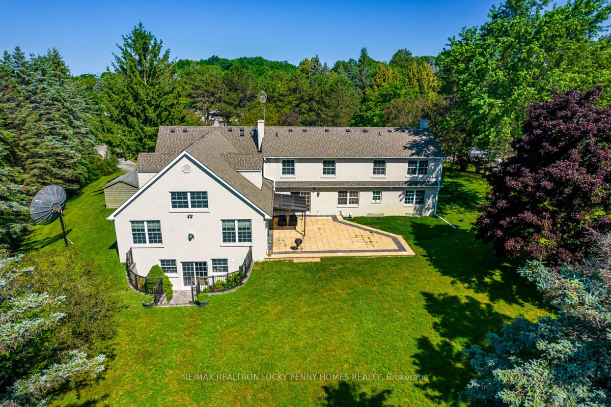 1 Blue Grass Dr