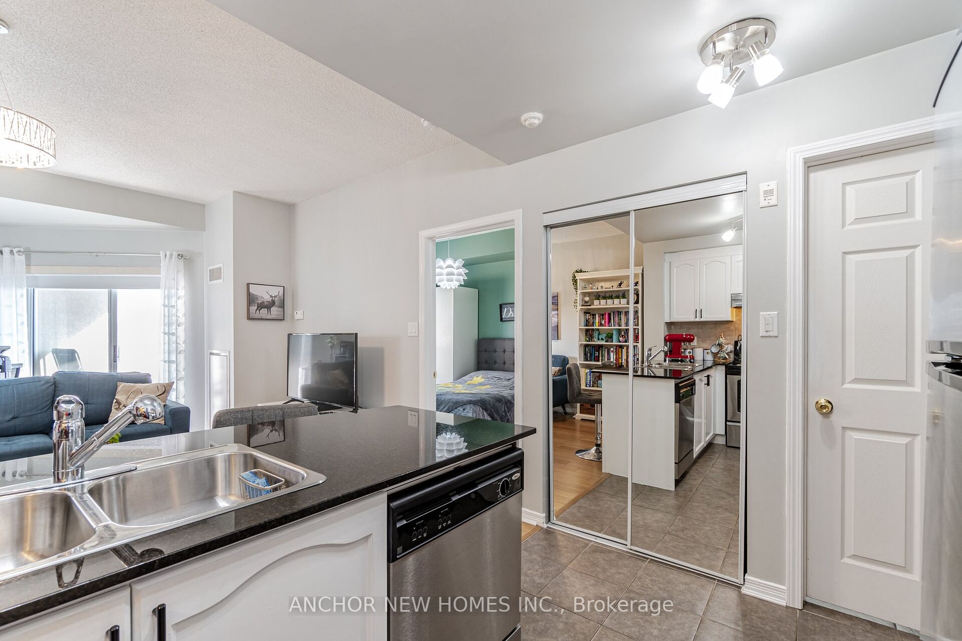 8 Maison Parc Crt, #305