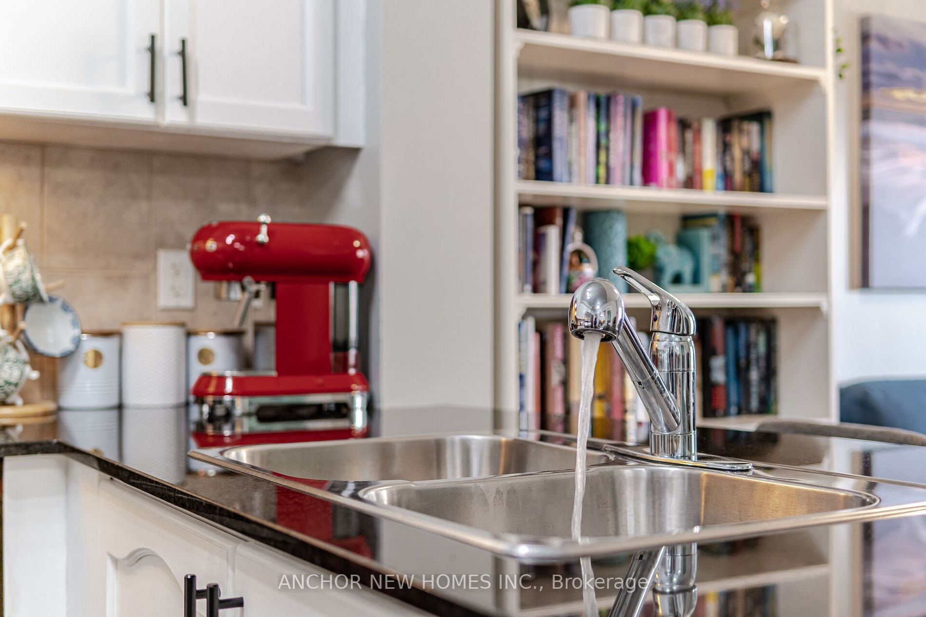 8 Maison Parc Crt, #305