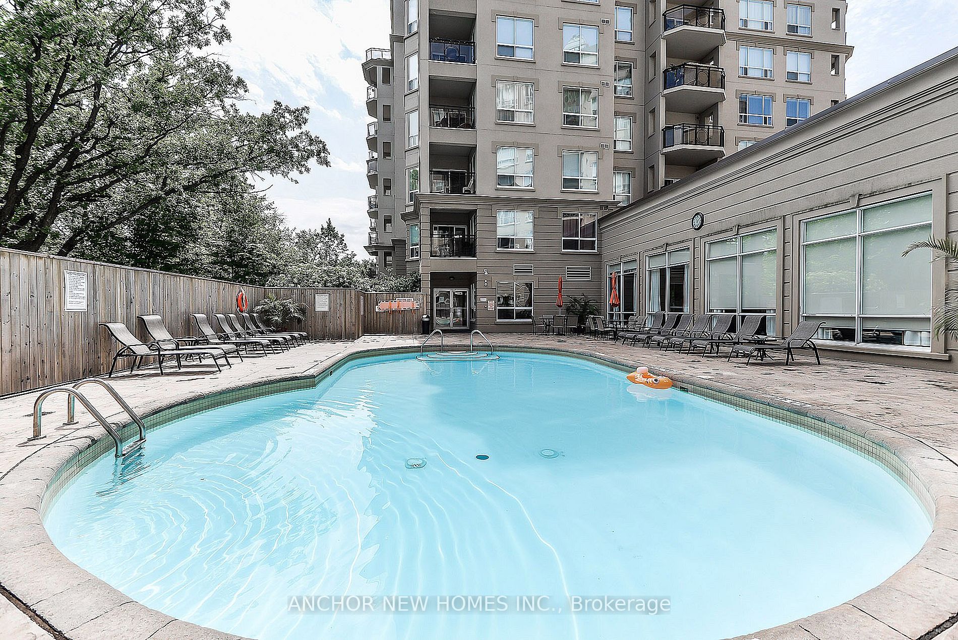 8 Maison Parc Crt, #305