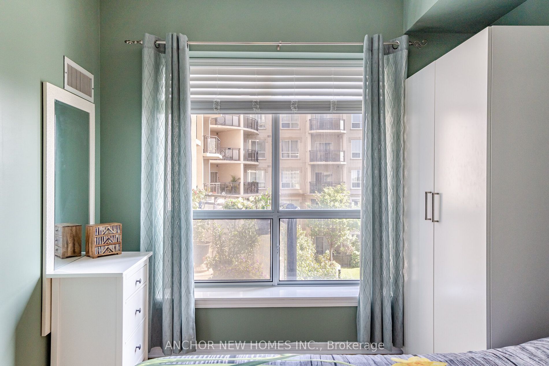 8 Maison Parc Crt, #305