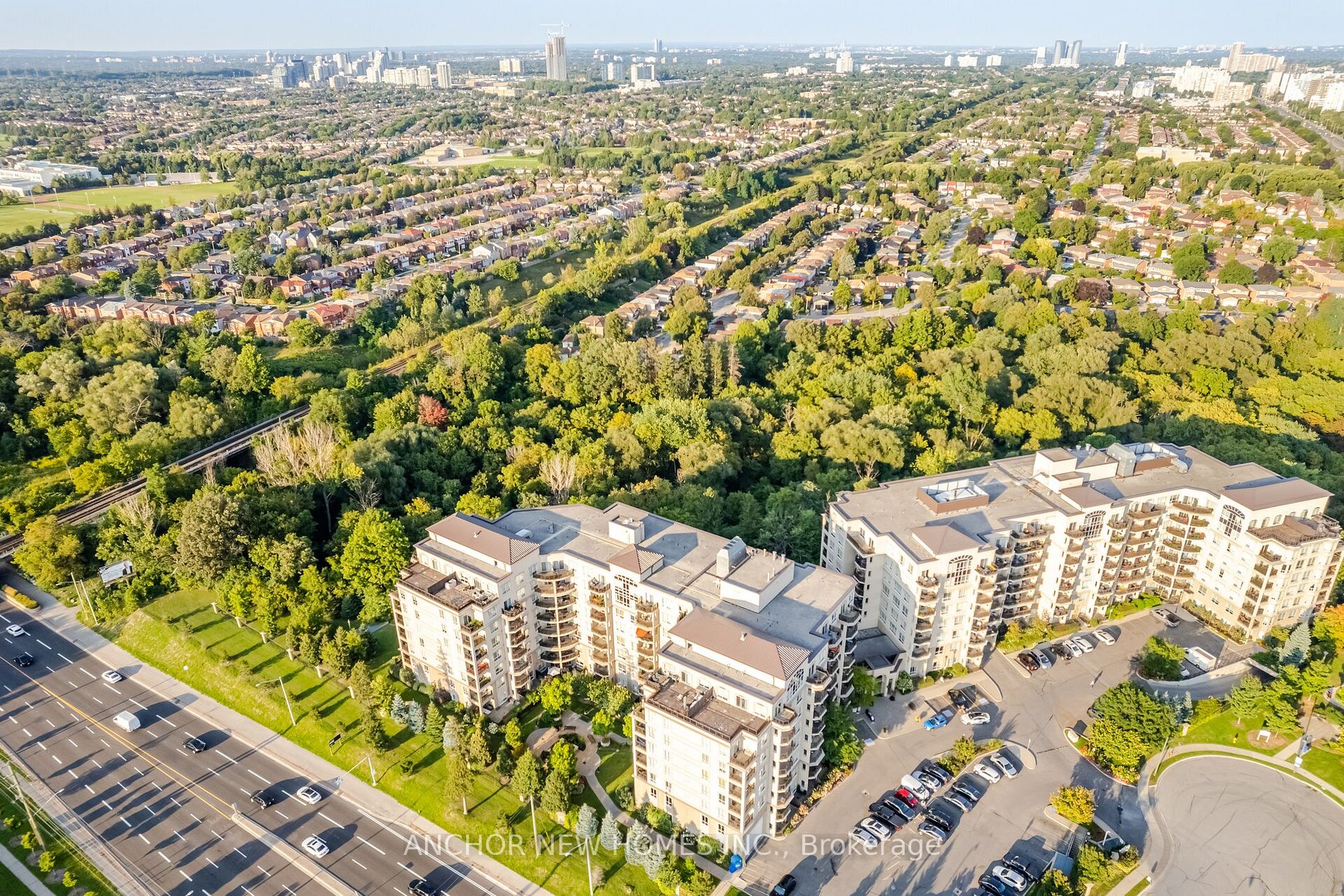 8 Maison Parc Crt, #305