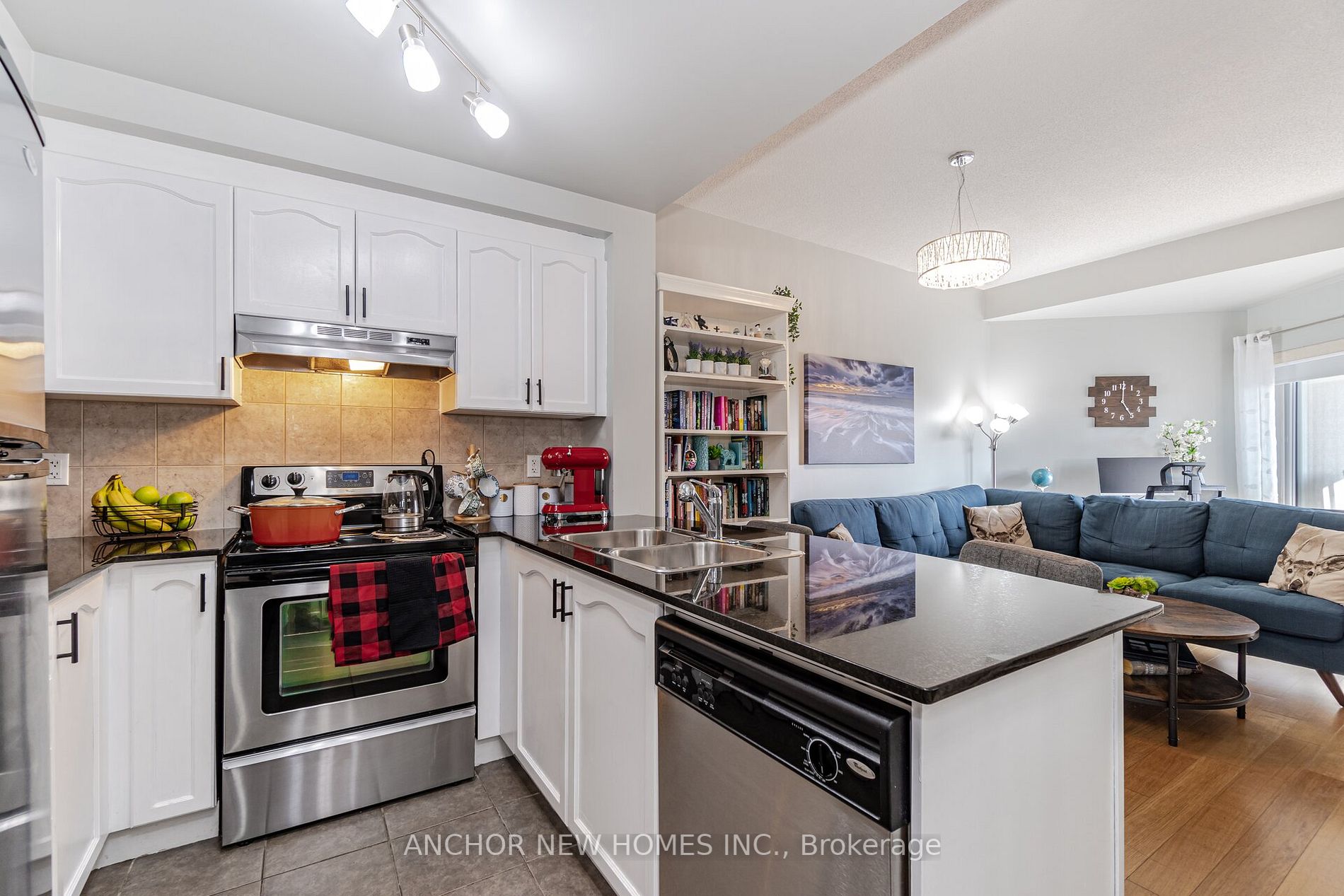 8 Maison Parc Crt, #305