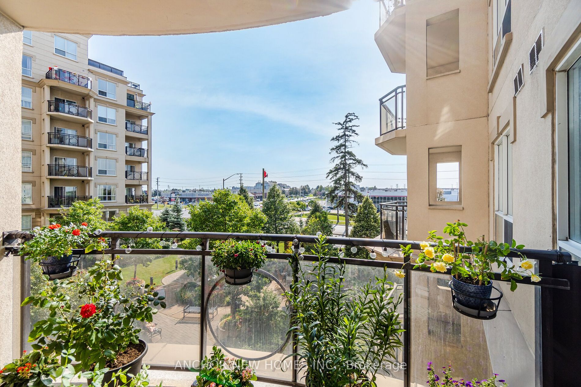 8 Maison Parc Crt, #305