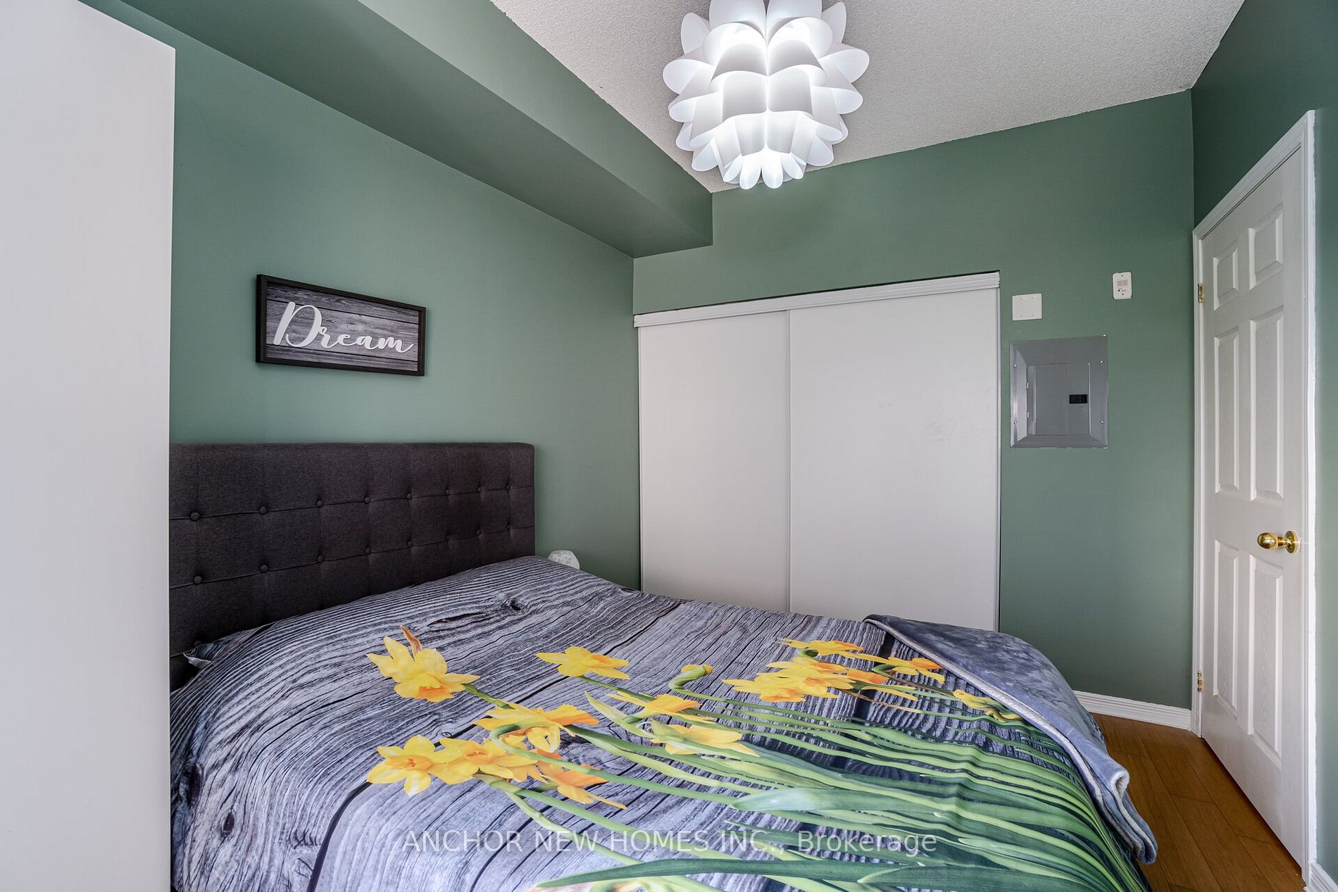 8 Maison Parc Crt, #305