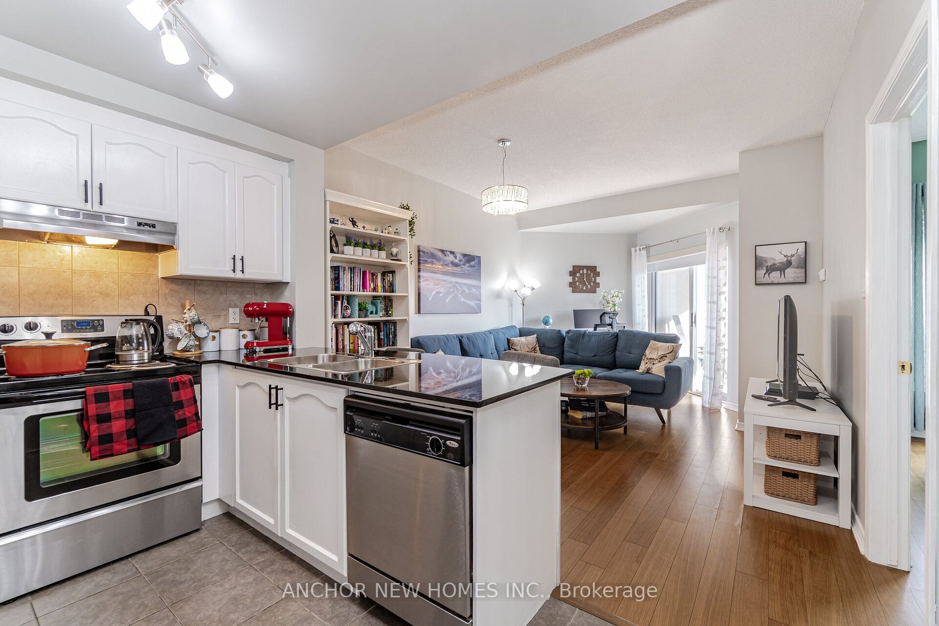 8 Maison Parc Crt, #305