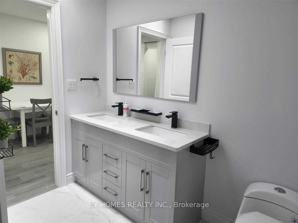 59 Hemingway Cres, #Rear