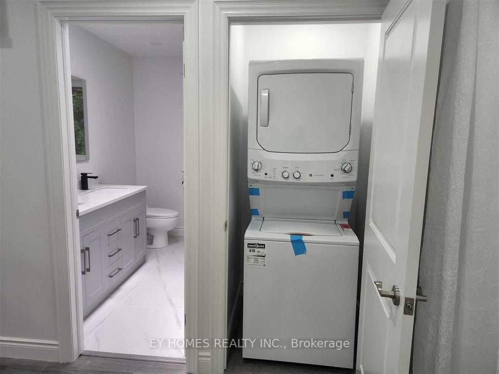 59 Hemingway Cres, #Rear