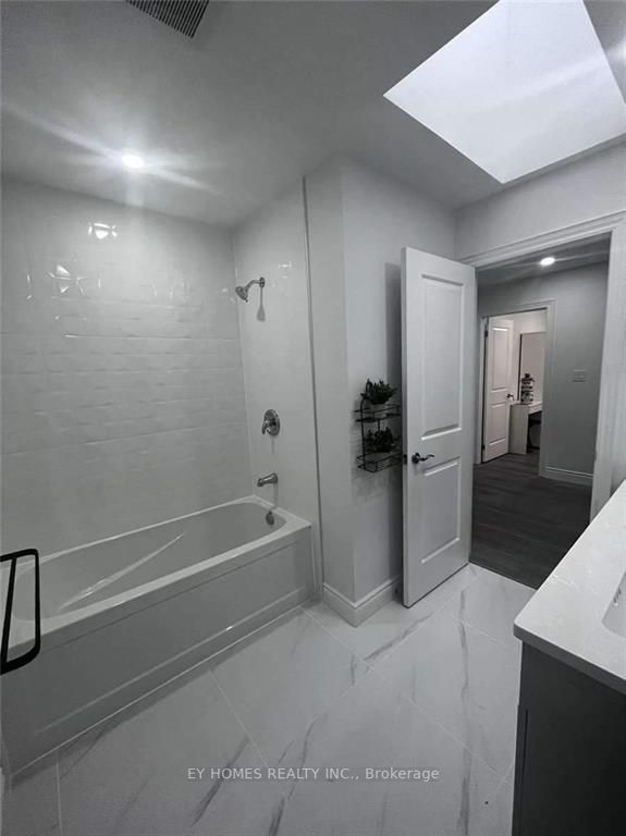 59 Hemingway Cres, #Rear