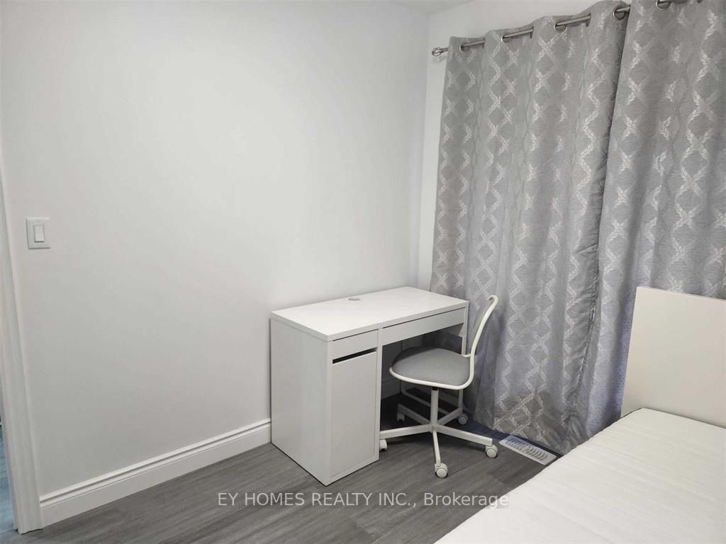59 Hemingway Cres, #Rear