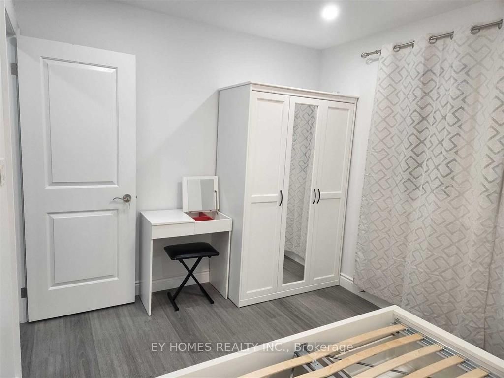 59 Hemingway Cres, #Rear