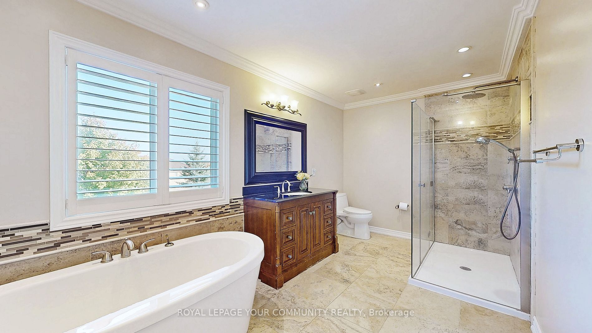 8 Candlewood Crt