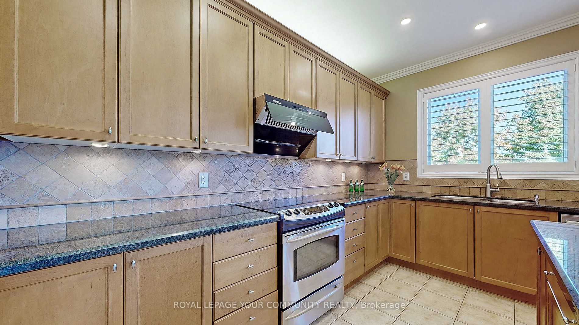 8 Candlewood Crt