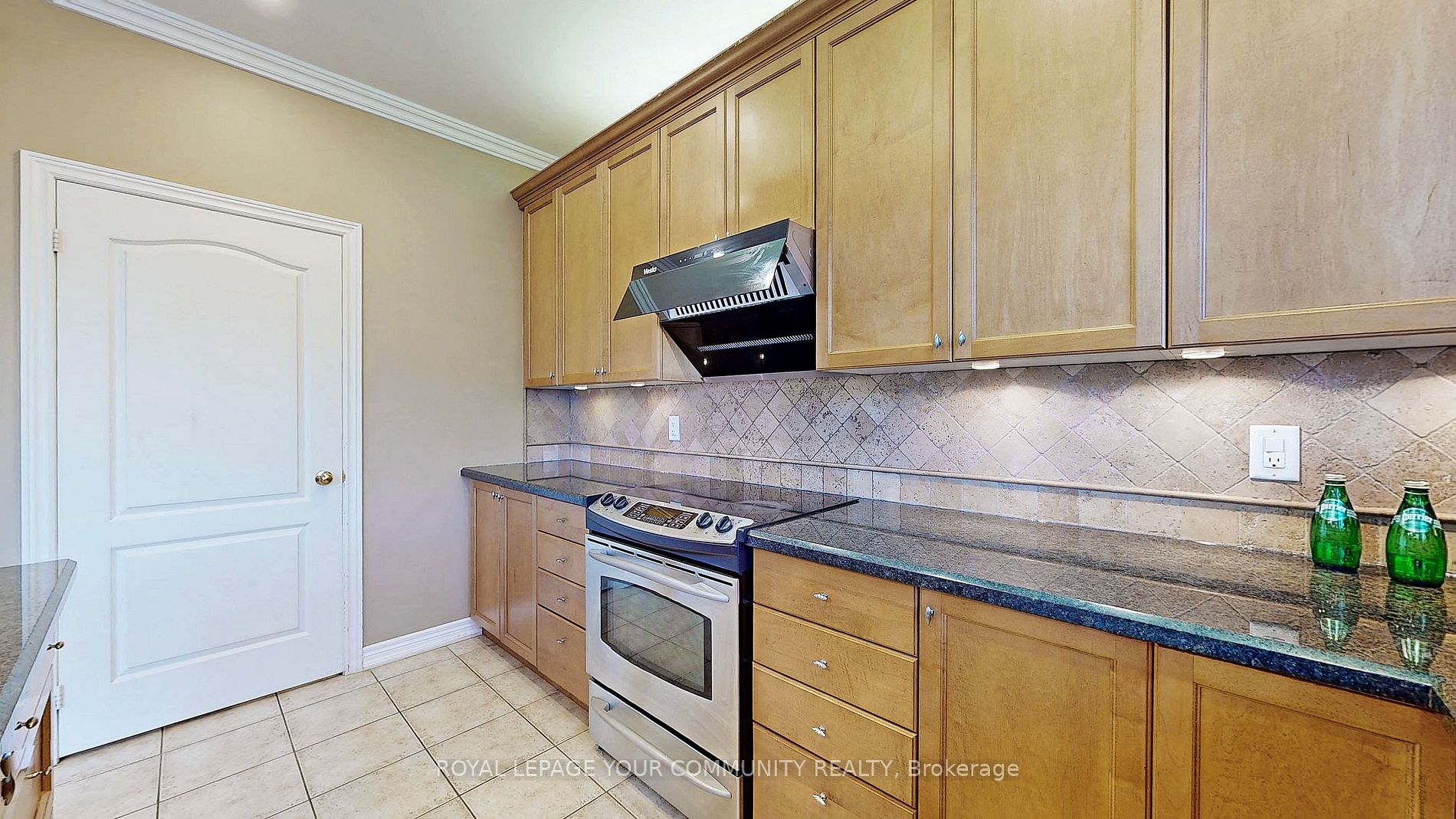 8 Candlewood Crt