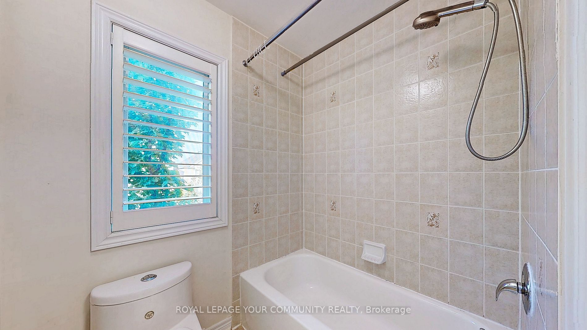 8 Candlewood Crt