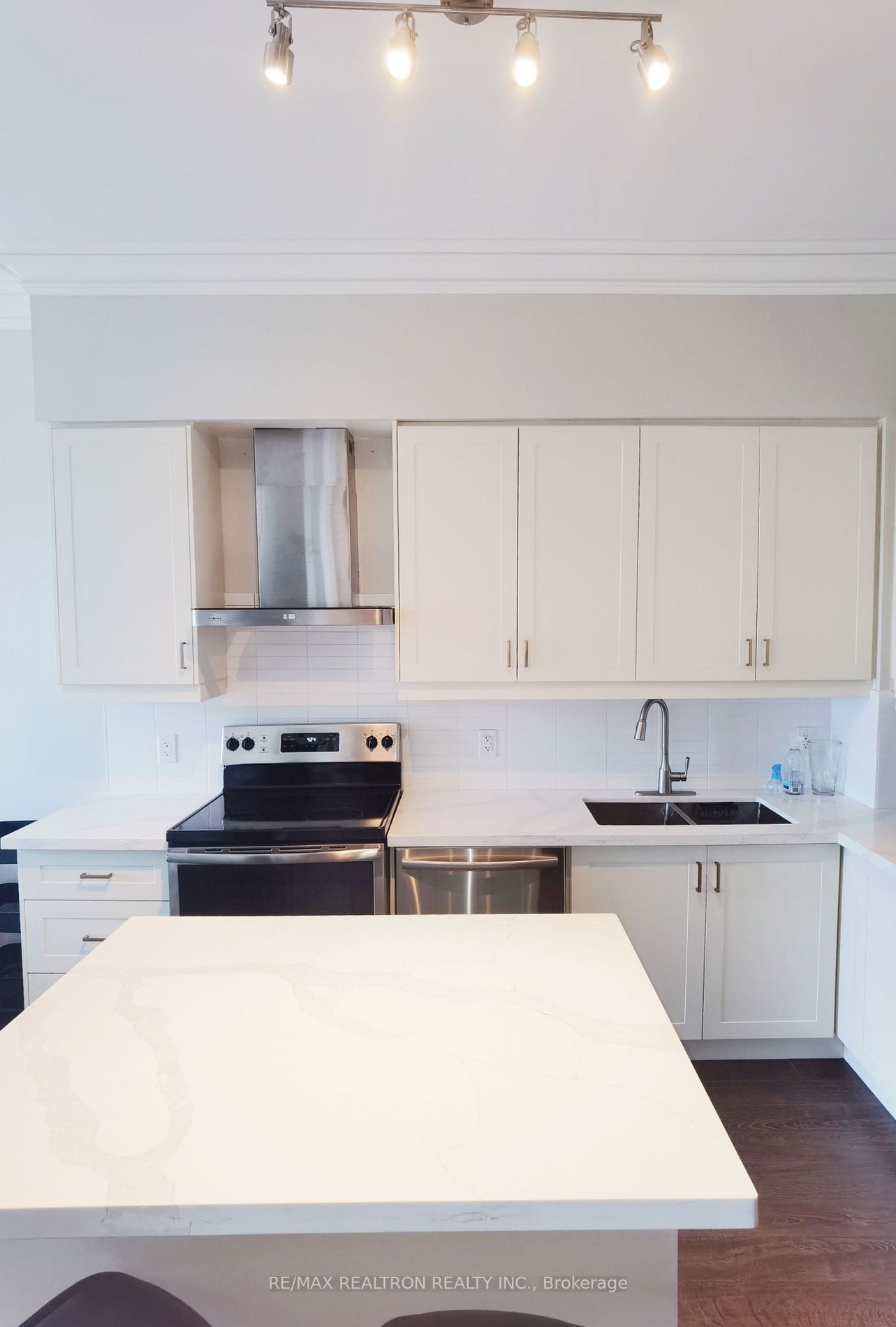8228 Birchmount Rd Rd, #Ph10