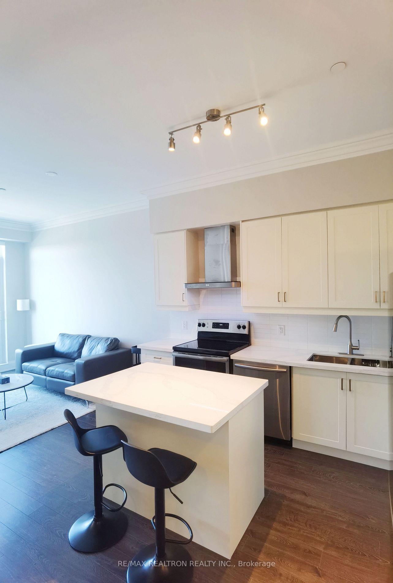 8228 Birchmount Rd Rd, #Ph10
