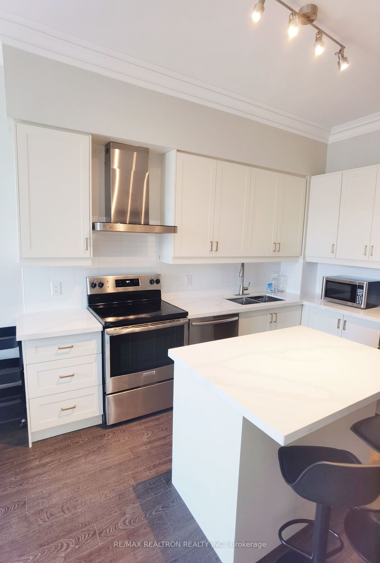 8228 Birchmount Rd Rd, #Ph10