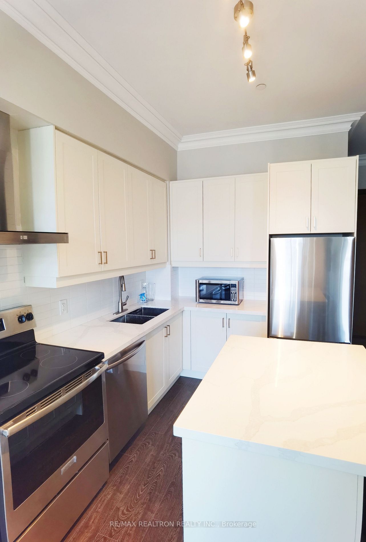 8228 Birchmount Rd Rd, #Ph10