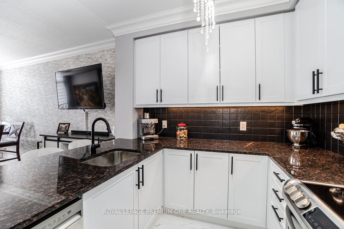 9235 Jane St, #1109