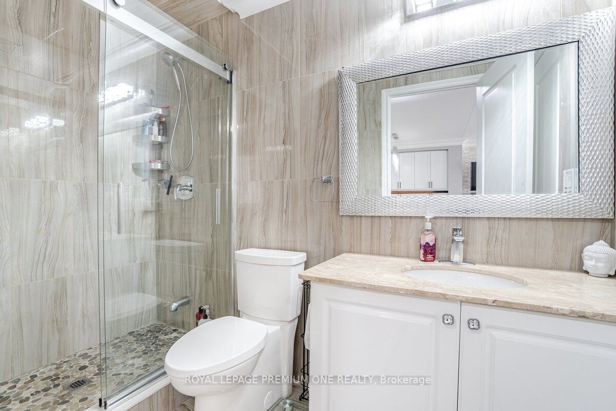 9235 Jane St, #1109