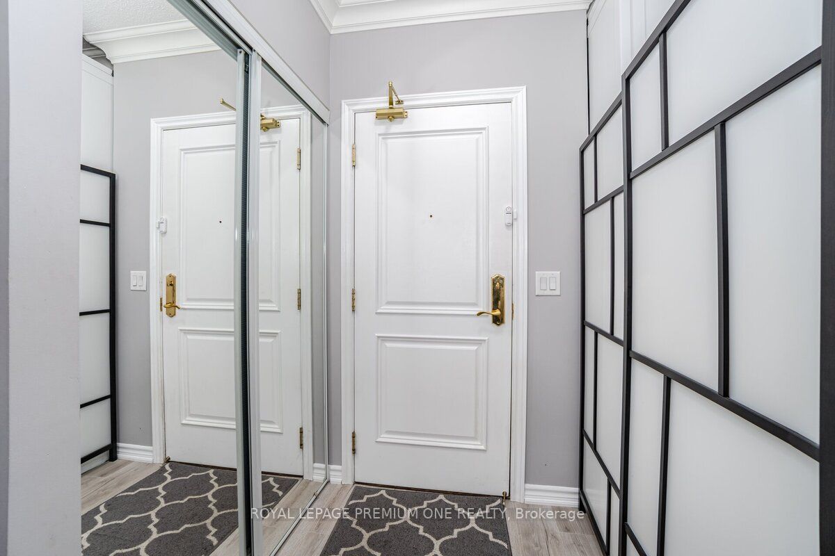 9235 Jane St, #1109