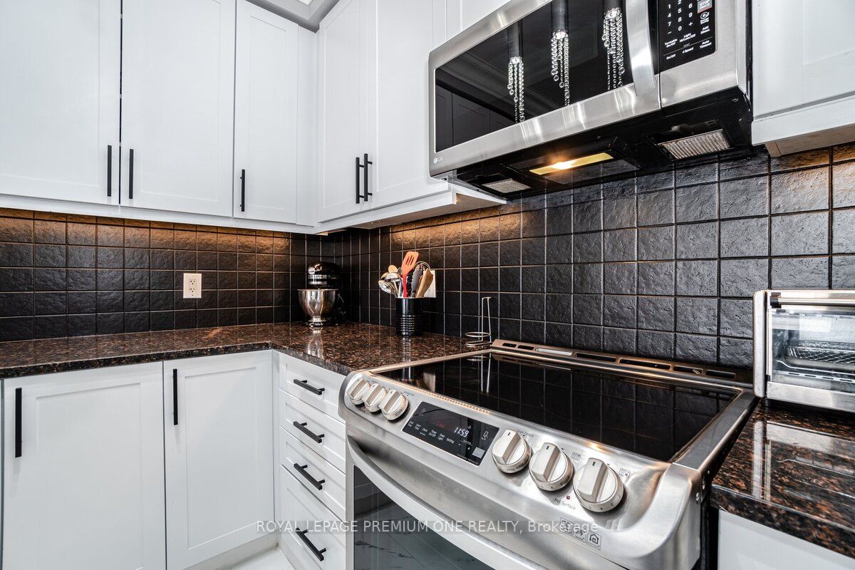9235 Jane St, #1109