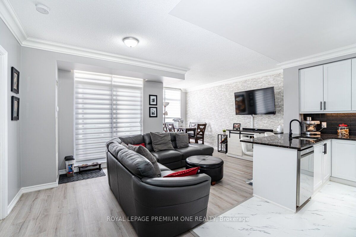 9235 Jane St, #1109