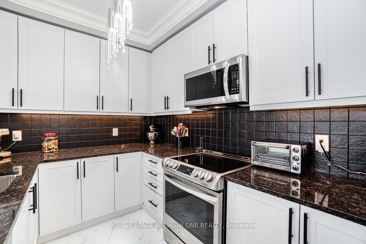 9235 Jane St, #1109