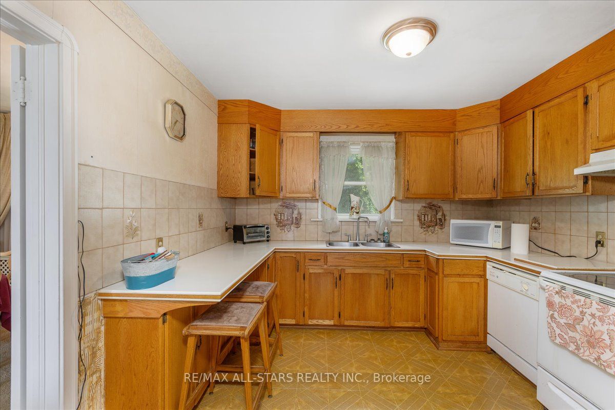 35 Lake Dr N