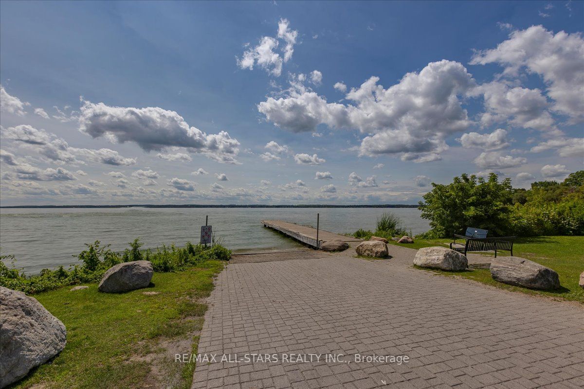 35 Lake Dr N